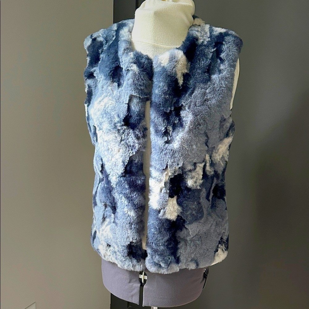 Rebecca Elliot Faux Fur Ribbed Knit Back Vest Blue White‎ Small Chic Soft